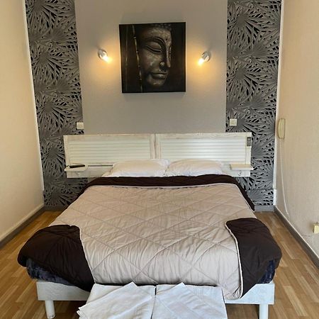 Hotel Auberge Des Charmilles Sainte-Soulle Стая снимка