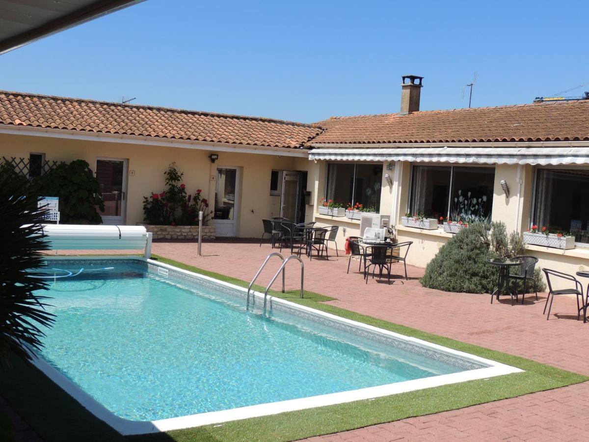 Hotel Auberge Des Charmilles Sainte-Soulle Екстериор снимка