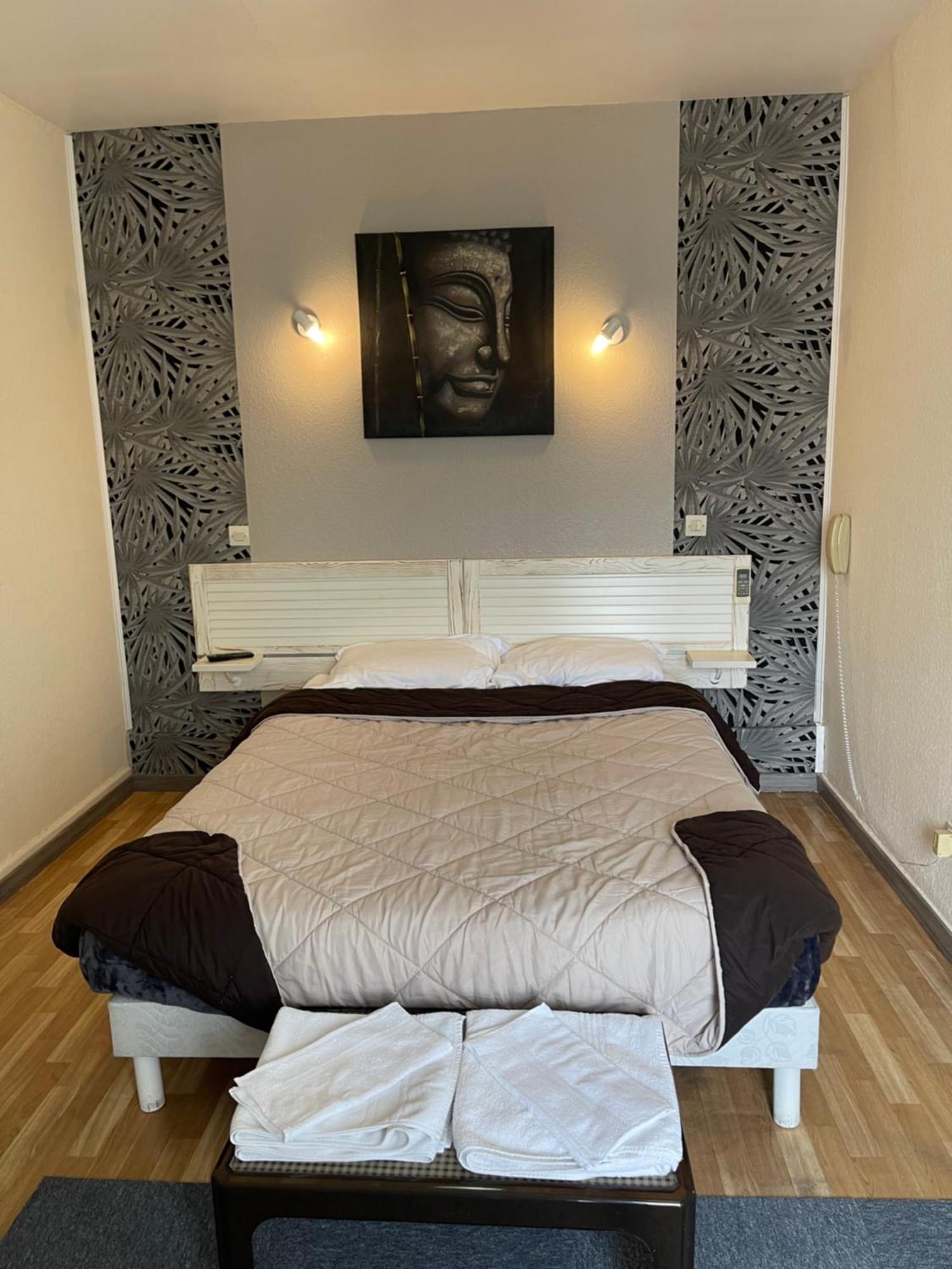 Hotel Auberge Des Charmilles Sainte-Soulle Стая снимка