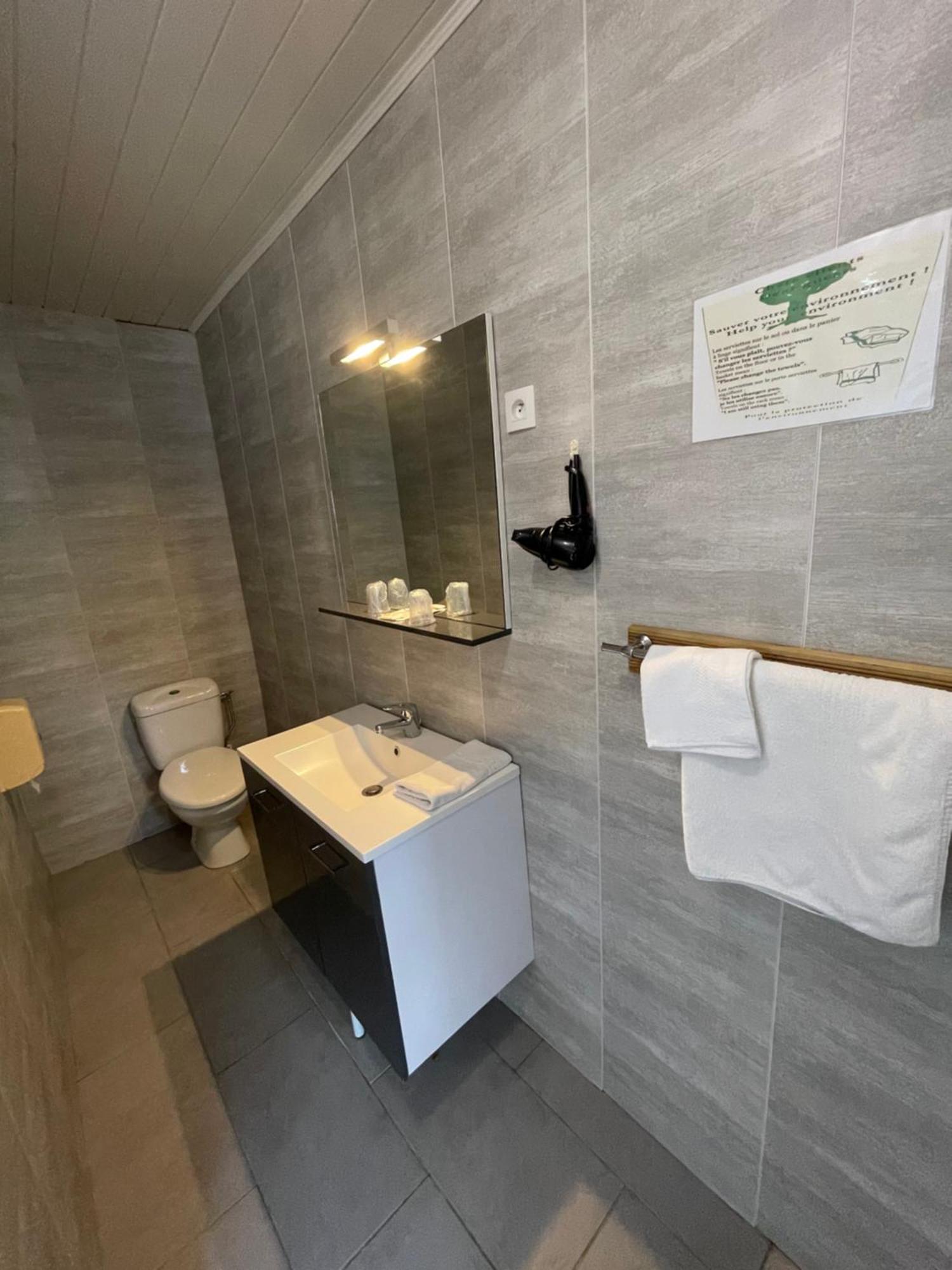 Hotel Auberge Des Charmilles Sainte-Soulle Стая снимка