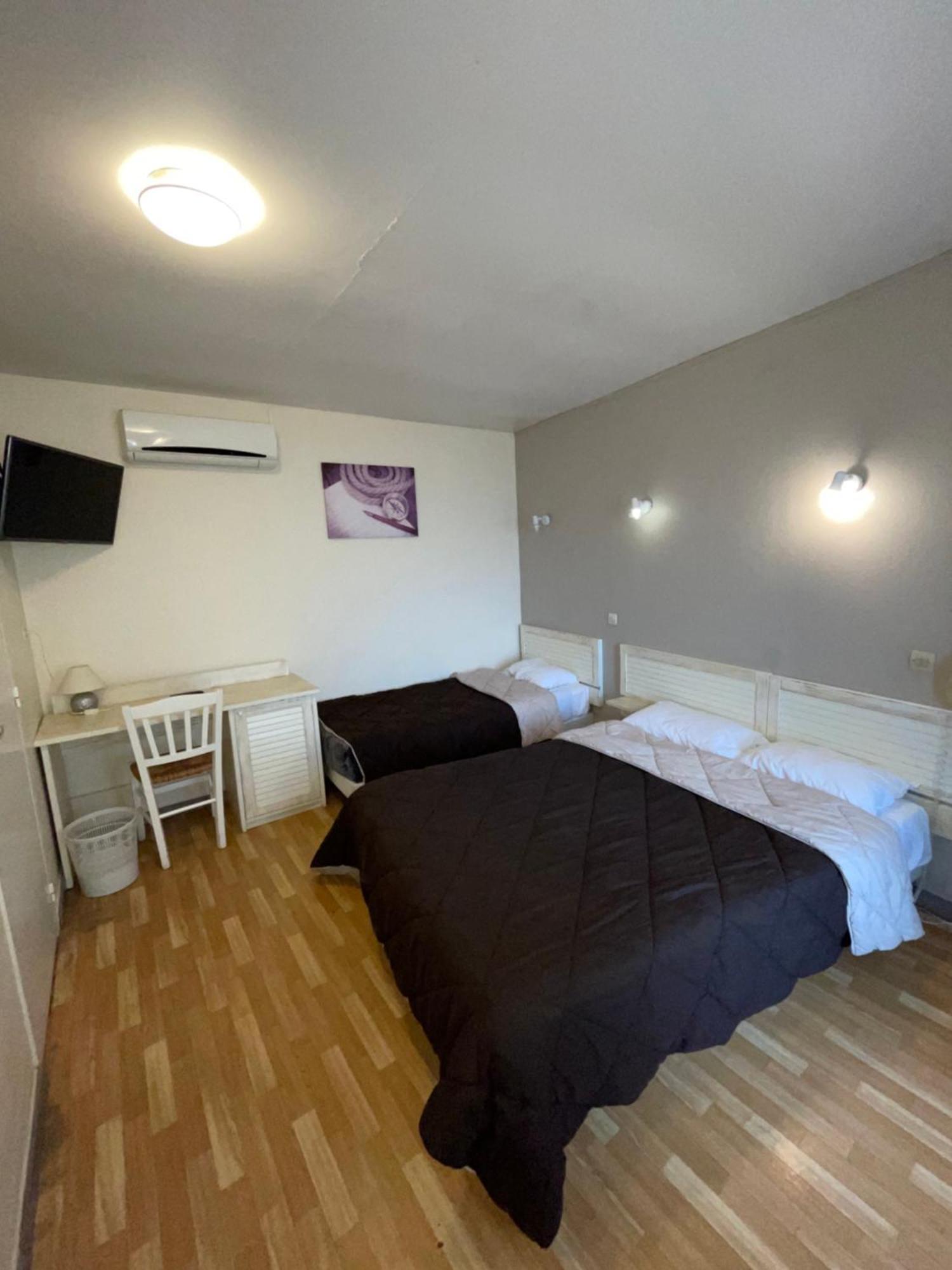 Hotel Auberge Des Charmilles Sainte-Soulle Стая снимка